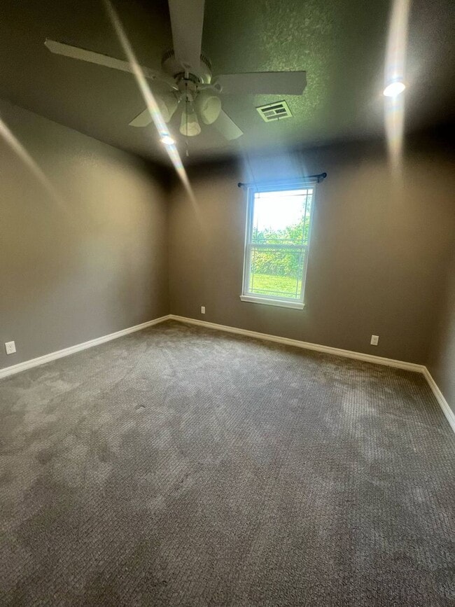 Building Photo - COMING SOON IN NEOSHO MO!!!  Beautiful 3 bedroom, 2 bathroom home in Neosho in adorable neighborh...