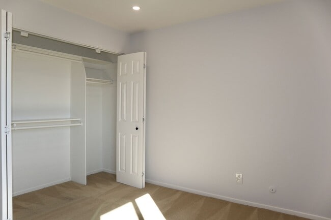 Building Photo - Wonderful 4 Bedroom Home in Fremont – Beautiful Backyard!