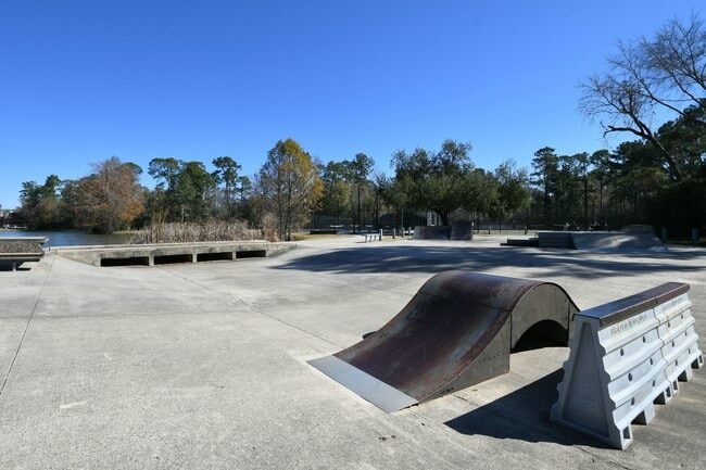 Building Photo - 26 Yewleaf Rd