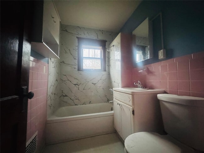 Building Photo - 20 Elm St