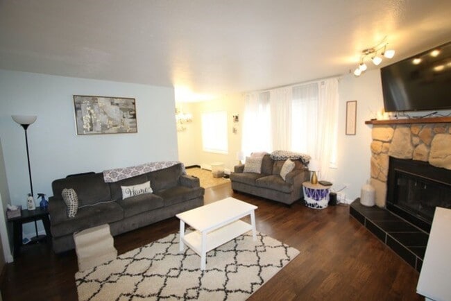 Building Photo - 315 Krane Dr