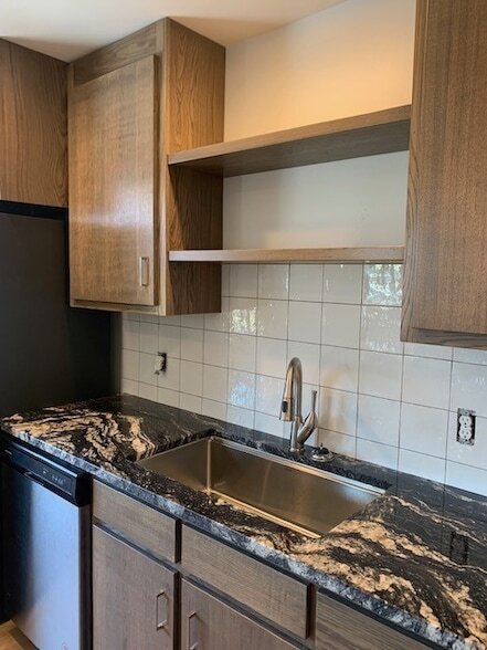 Building Photo - 326 W Main St