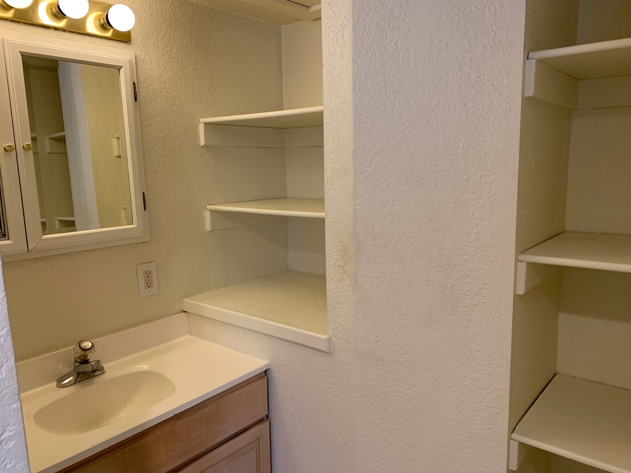 Building Photo - 737 Key City Dr