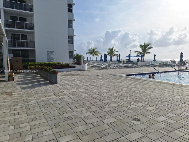 Building Photo - 1904 S Ocean Dr