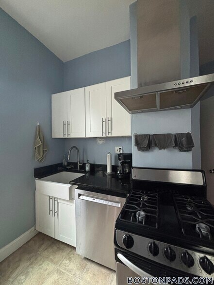 Building Photo - 137 Columbia St