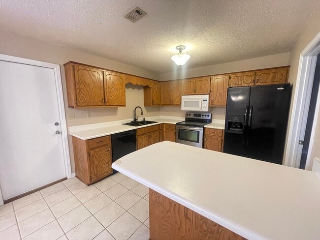 Building Photo - 421 Juniper Dr