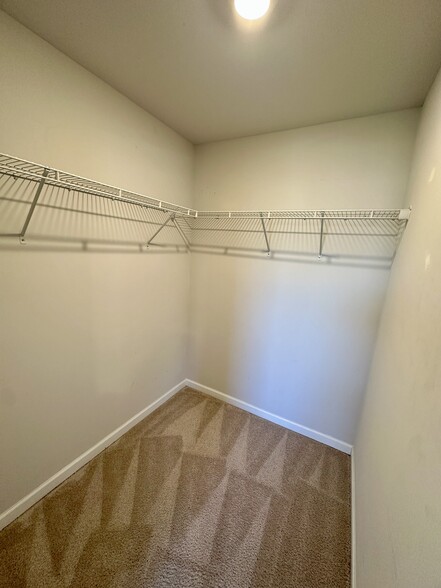 Building Photo - 304 Greymoor Ln