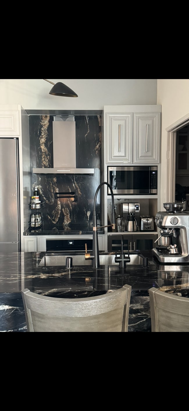 Building Photo - 388 E Ocean Blvd