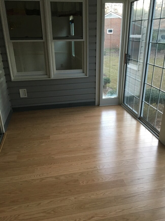 Building Photo - Sunny and Cheerful Unfurnished Energy Efficient Fairfield Harbour 3BR/2BA