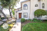 Building Photo - Westside Kerman Prestigious TownHome, 2/2,...