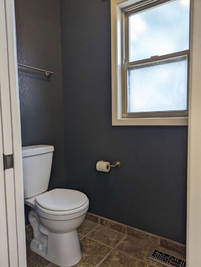 Building Photo - Desirable 3bdrm/3 bath in NW Longmont!