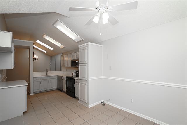 Building Photo - 5013 Hearthcrest Dr