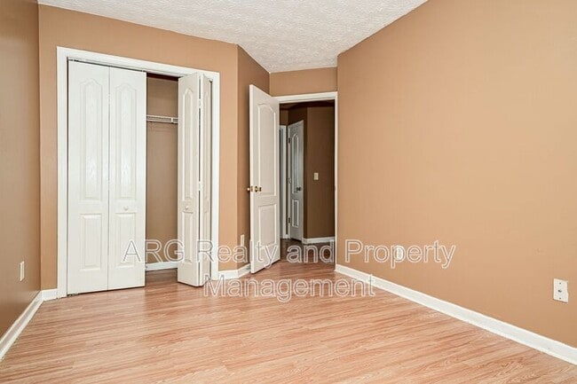 Building Photo - 2956 Fields Dr