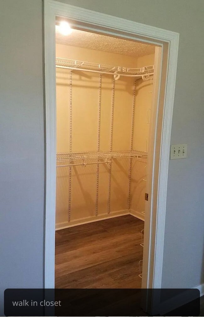 Building Photo - Knoxville 37922 - Available Now! 3 bedroom, 2 bath home - Contact Susan Niedergeses 865-300-4722