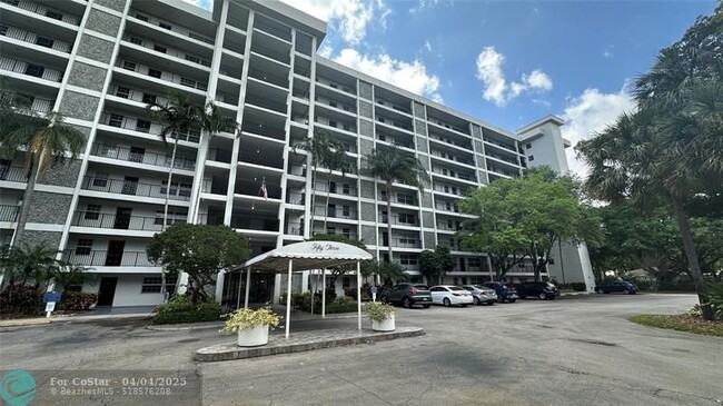 Building Photo - 2900 N Course Dr