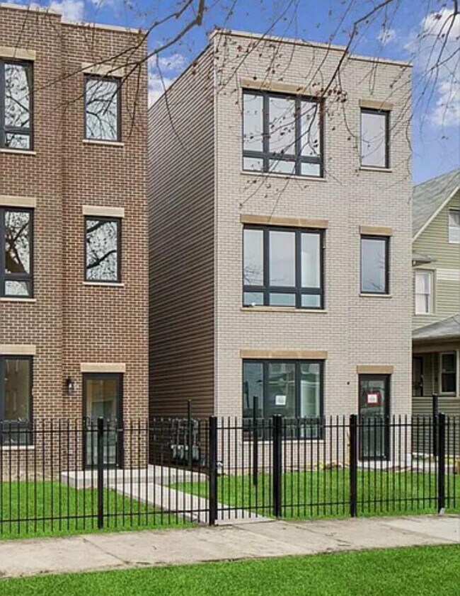 Building Photo - 630 N Long Ave