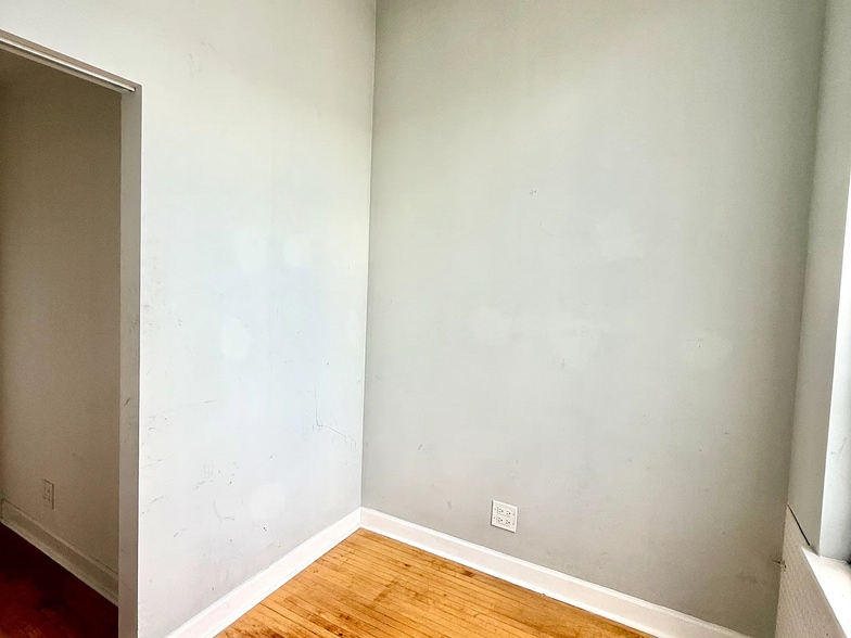 Building Photo - 2110 N Western Ave