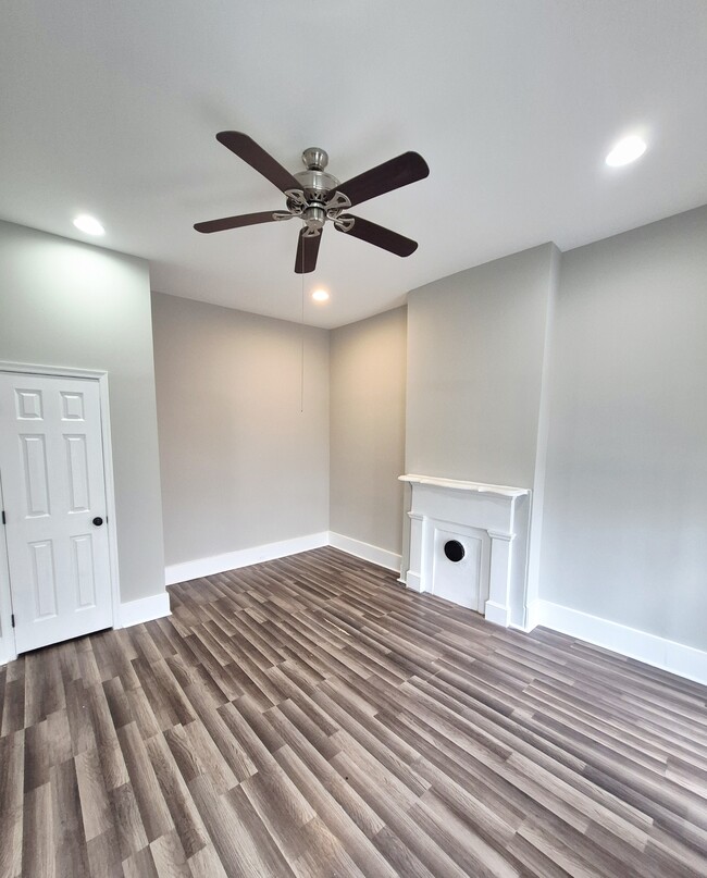 Building Photo - 2820 Q St