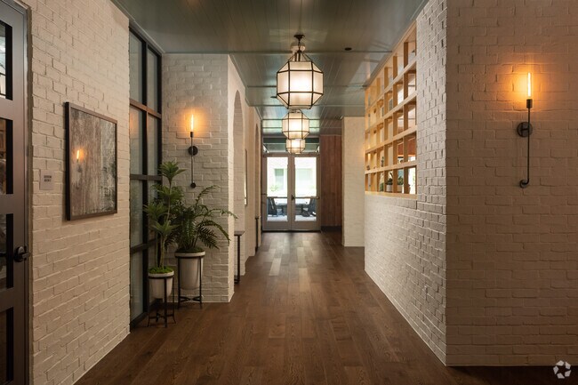 Lounge - Sylvan Uptown