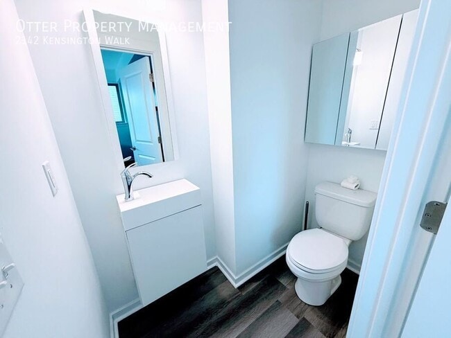 Building Photo - 2142 Kensington Walk