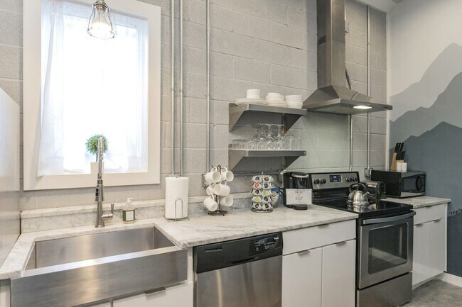 Building Photo - 1064B 2nd Ave S