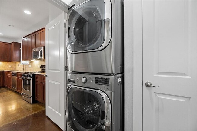 Building Photo - 3207 Holton St