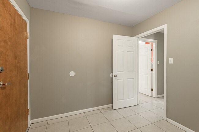 Building Photo - 604 Hayman St