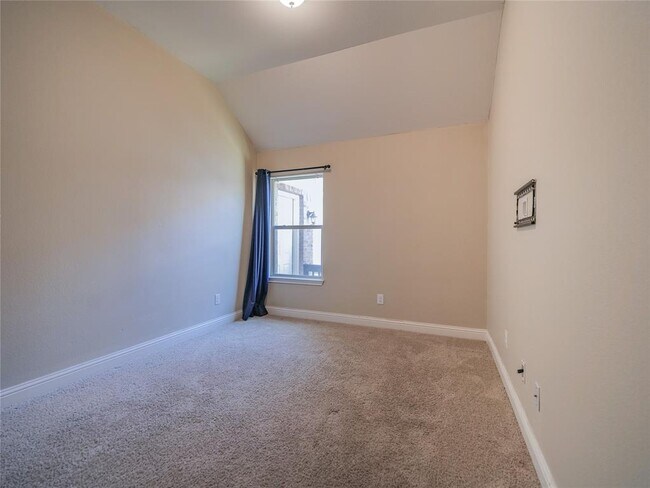 Building Photo - 1235 Falling Hills Dr