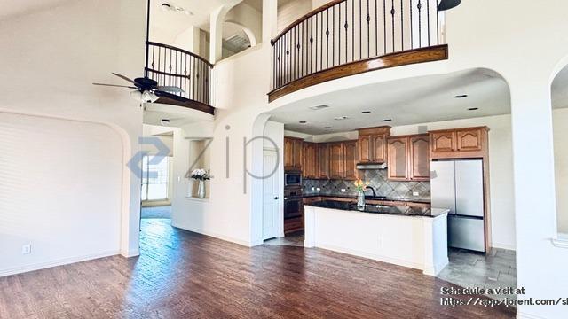 Building Photo - 13977 Valley Mills Dr