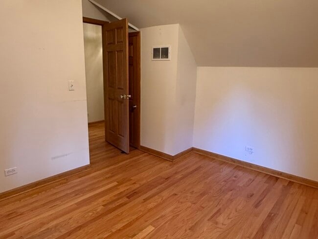 Building Photo - 125 Maple Ct