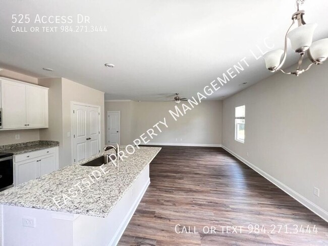 Building Photo - 525 Access Dr