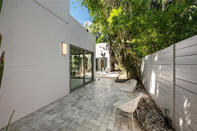 Building Photo - 2205 Overbrook St