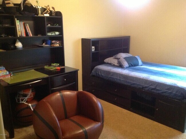 Building Photo - Spacious Rita Ranch Home with Modern Comforts & Community Perks!