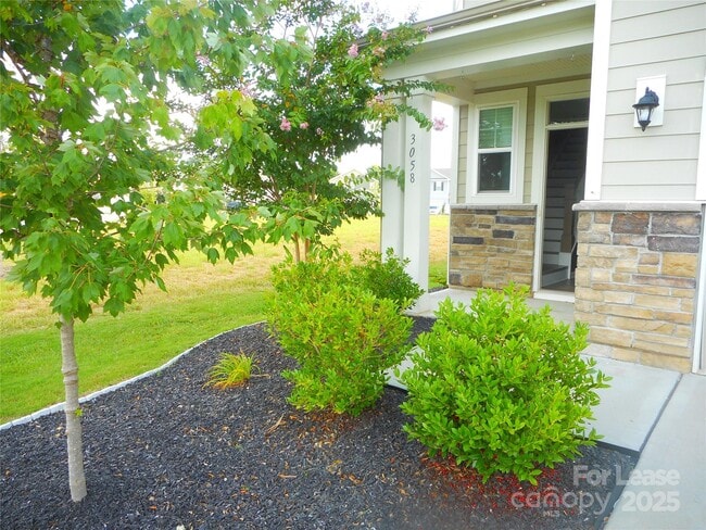 Building Photo - 3058 Eastcott Ave