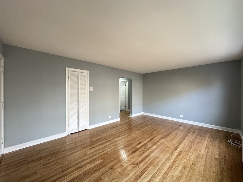 Building Photo - 6715 N California Ave