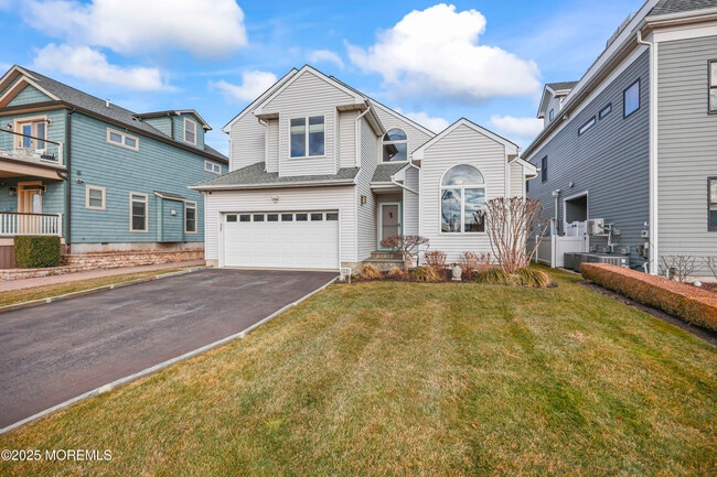 Building Photo - 202 2nd Ave