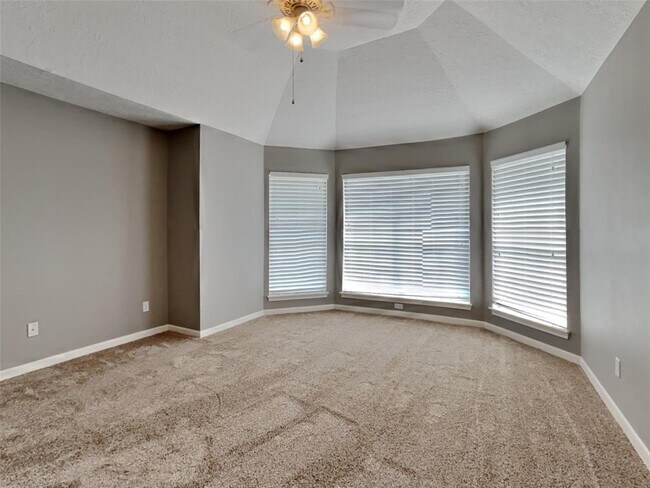 Building Photo - 1306 Silverleaf Dr