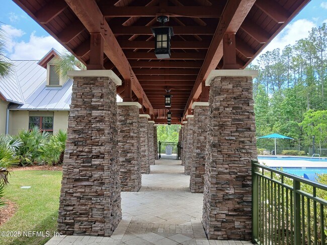 Building Photo - 2135 Thorn Hollow Ct