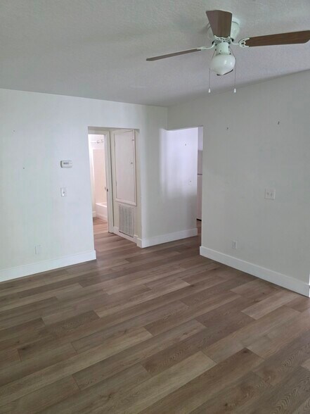 Building Photo - 512 13th Pl