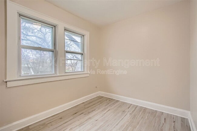 Building Photo - 1099 E 16th Ave