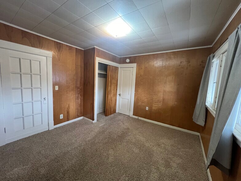 Building Photo - 222 Lafayette Ave NE