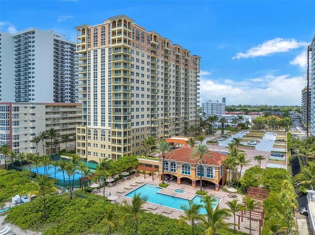 Building Photo - 2065 S Ocean Dr
