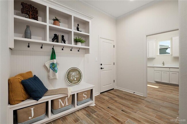 Building Photo - 33 E Silos Ave