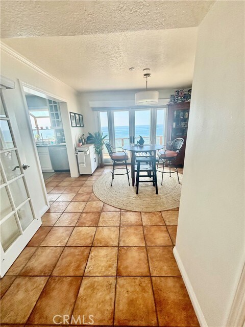 Building Photo - 268 Avenida Montalvo