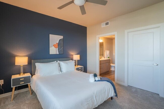 Building Photo - 1980 E Broadway Rd