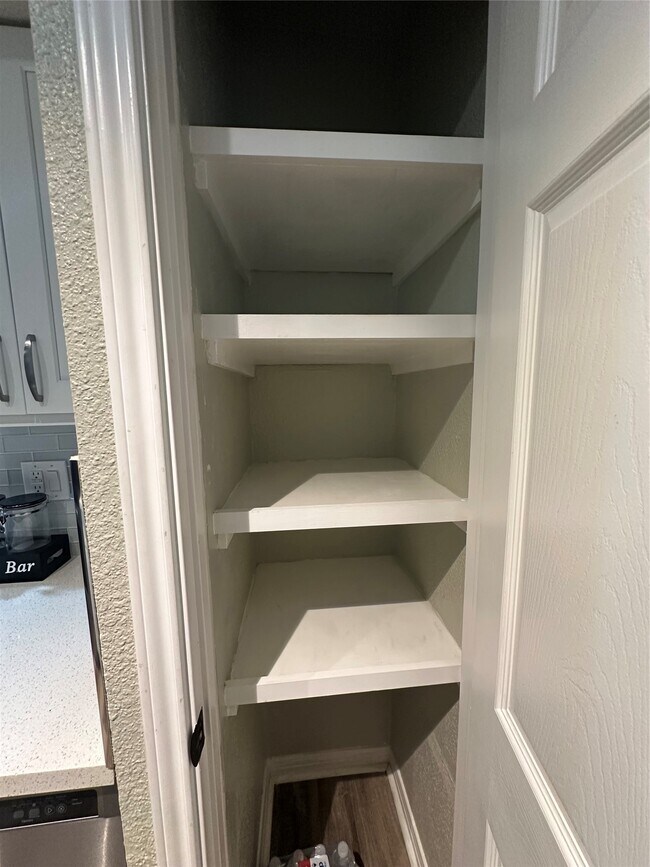 Building Photo - 250 El Dorado Blvd