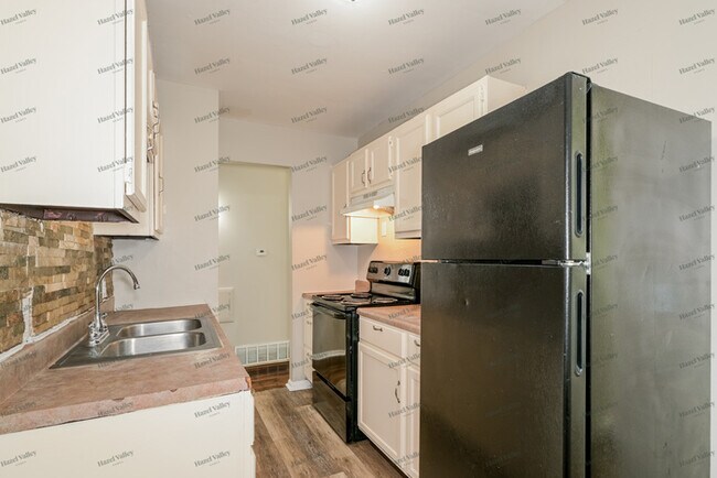 Building Photo - 10623 Hallwood Dr