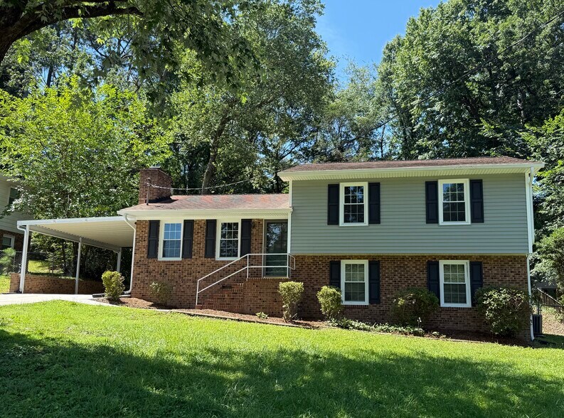Primary Photo - 2209 Sierra Dr