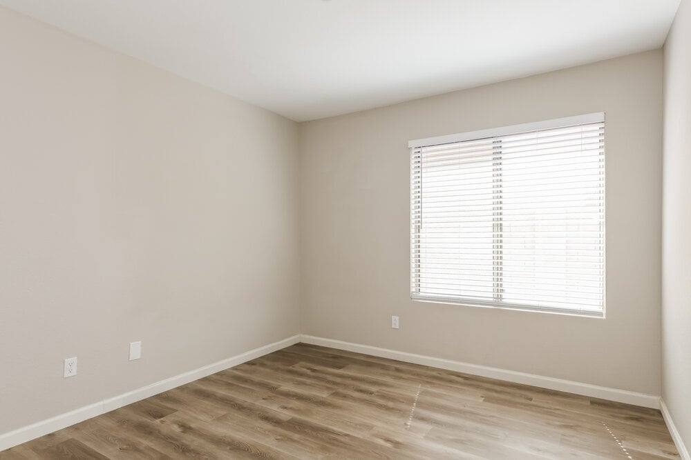 Building Photo - 7418 W Lone Cactus Dr