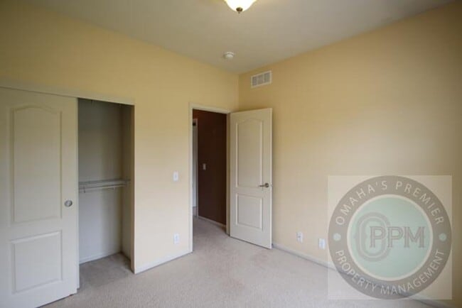 Building Photo - 809 Lake Tahoe Dr